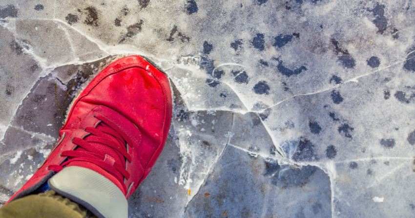 110121 zapatilla hielo pobreza